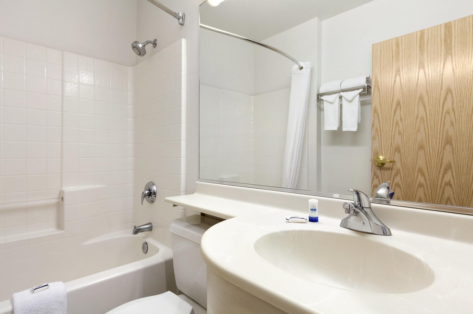 Microtel Inn & Suites Modesto Ceres Szoba fotó