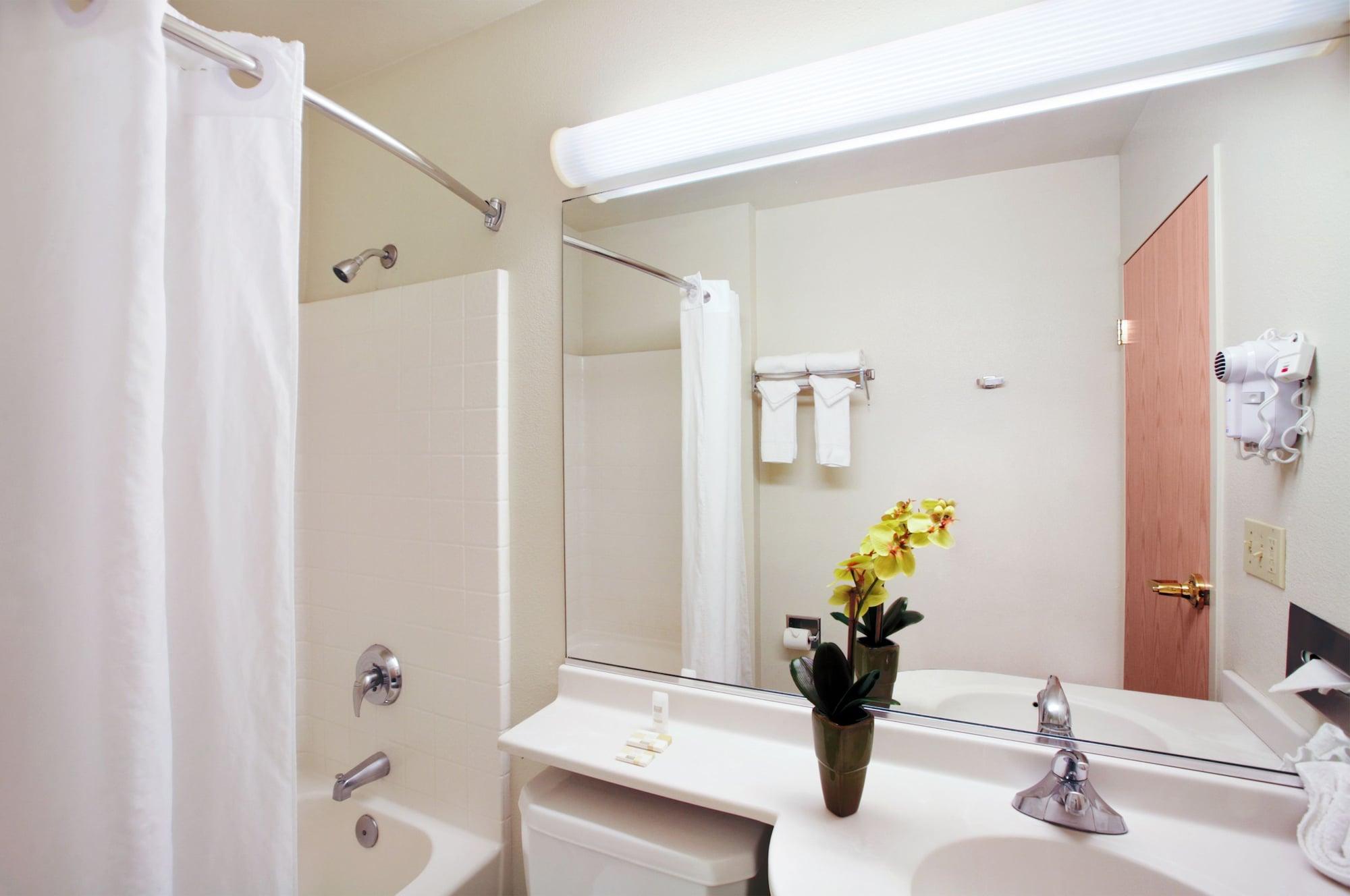 Microtel Inn & Suites Modesto Ceres Szoba fotó